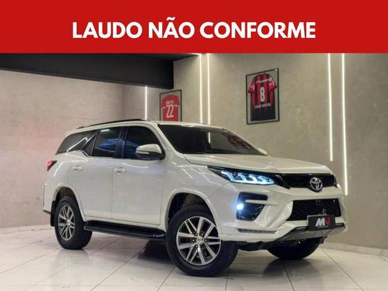 TOYOTA HILUX SW4 4.0 SRX 4X4 7 LUGARES V6 24V GASOLINA 4P AUTOMÁTICO